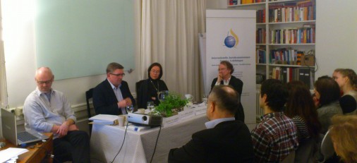Panelister fr. v; Janne Flyghed, Paul Lappalainen, Therese Björkholm och samtalsledare Stellan Gärde